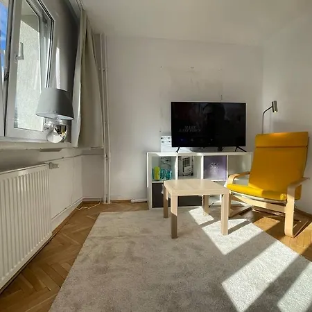 Super Sawa 2 Metro Wifi 500 Mbs Tv'50 Netflix Hbo Appletv+ Apartment Warsaw